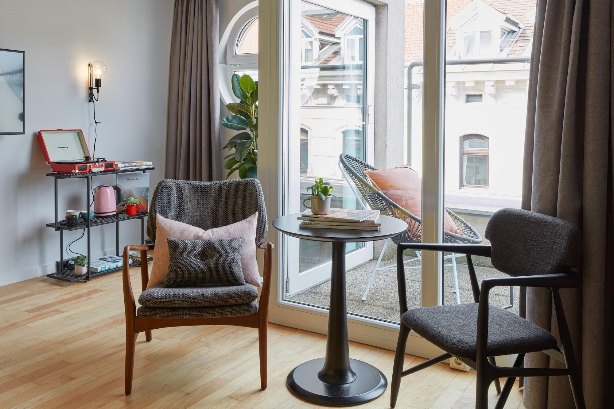 Max Brown 7th District, Part Of Sircle Collection 4* Wien